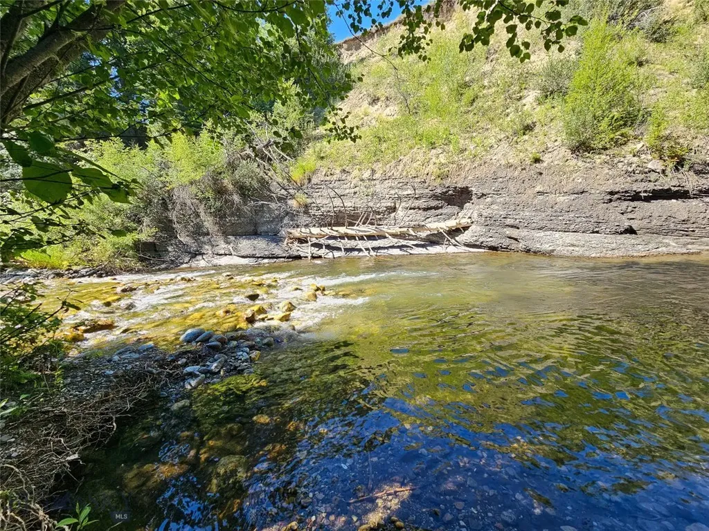 212 E Boulder Road Mcleod MT 59052