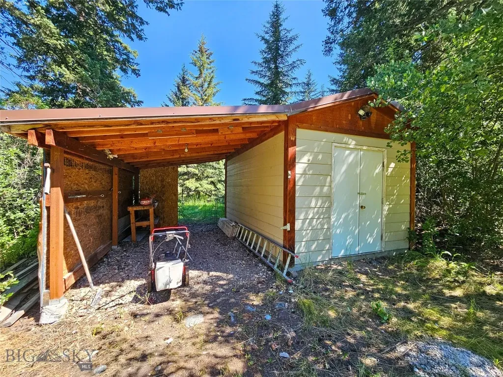 212 E Boulder Road Mcleod MT 59052