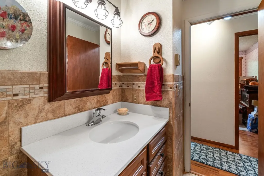 301 Hemlock Street Manhattan MT 59741