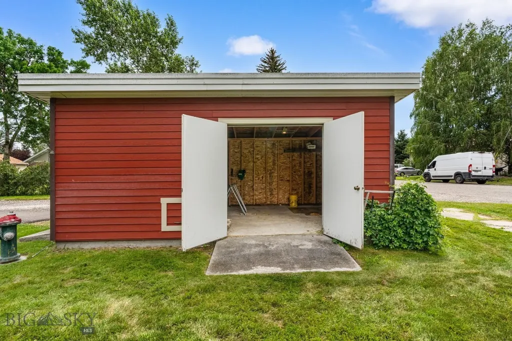 301 Hemlock Street Manhattan MT 59741