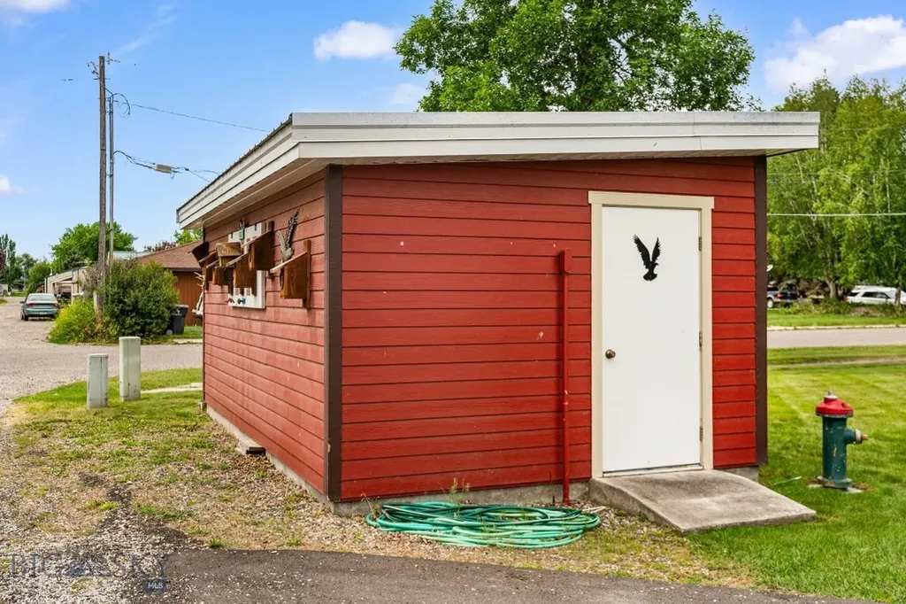 301 Hemlock Street Manhattan MT 59741