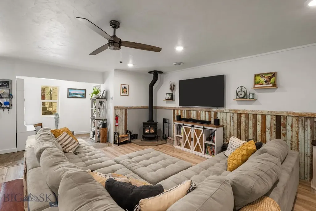510 N Main Avenue Twin Bridges MT 59754