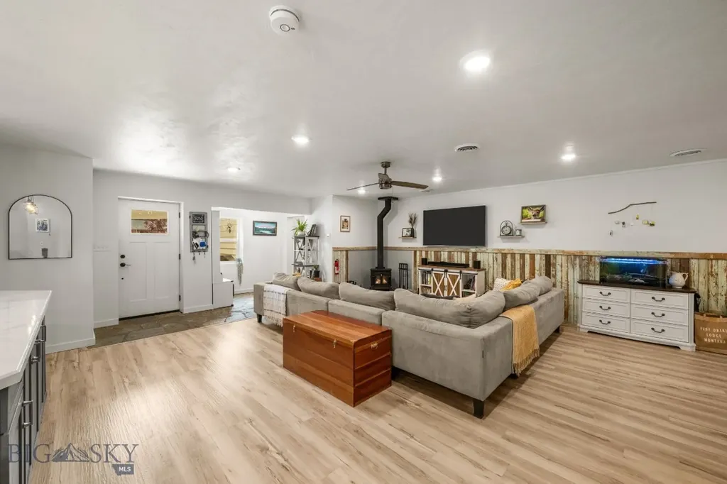 510 N Main Avenue Twin Bridges MT 59754
