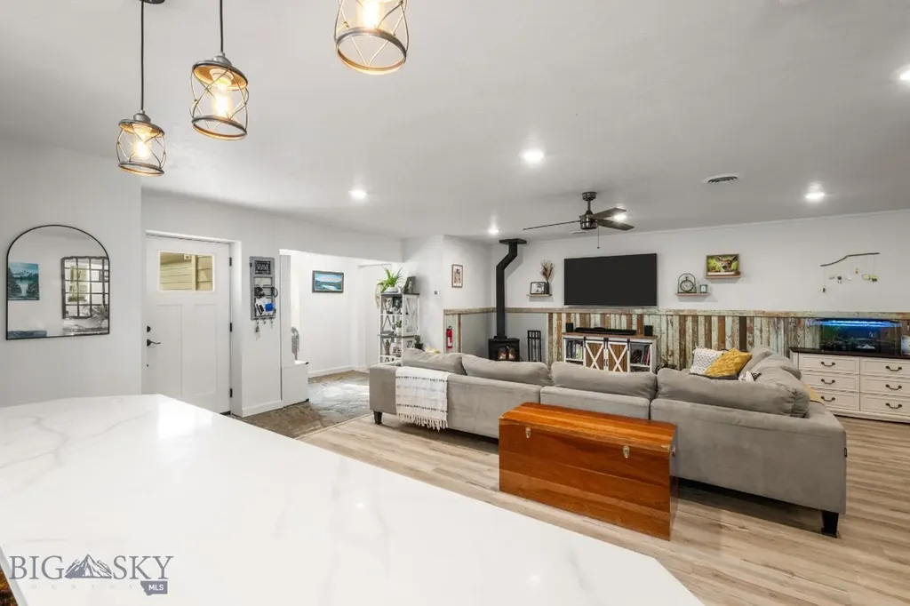 510 N Main Avenue Twin Bridges MT 59754