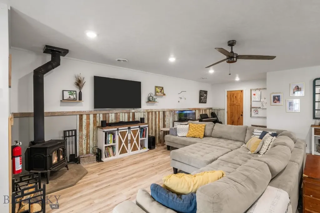 510 N Main Avenue Twin Bridges MT 59754