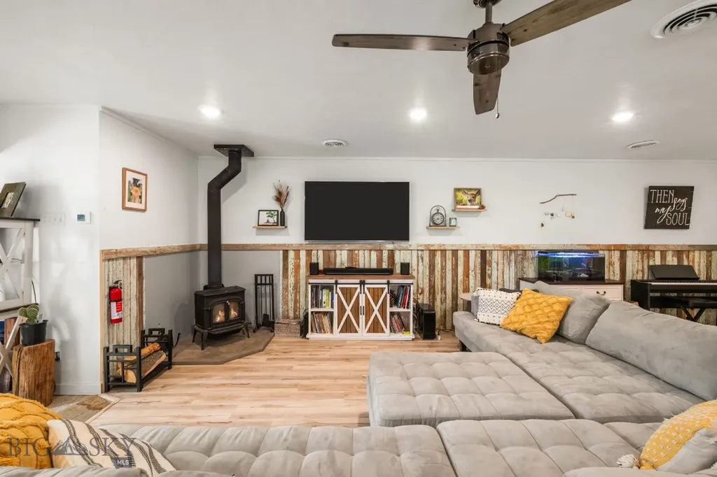 510 N Main Avenue Twin Bridges MT 59754