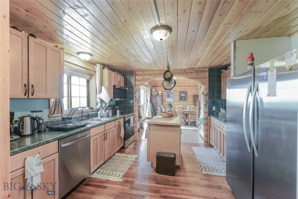 12 Madison Drive Whitehall MT 59759