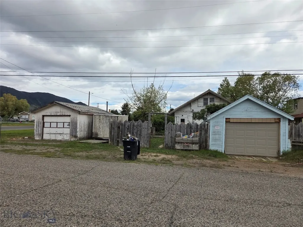 2421 Locust Street Butte MT 59701