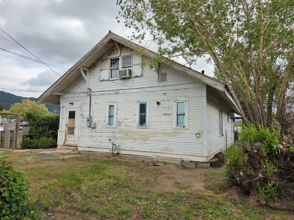 2421 Locust Street Butte MT 59701