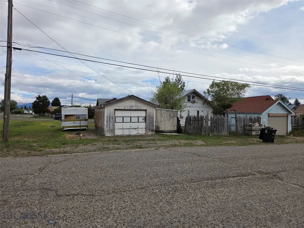 2421 Locust Street Butte MT 59701