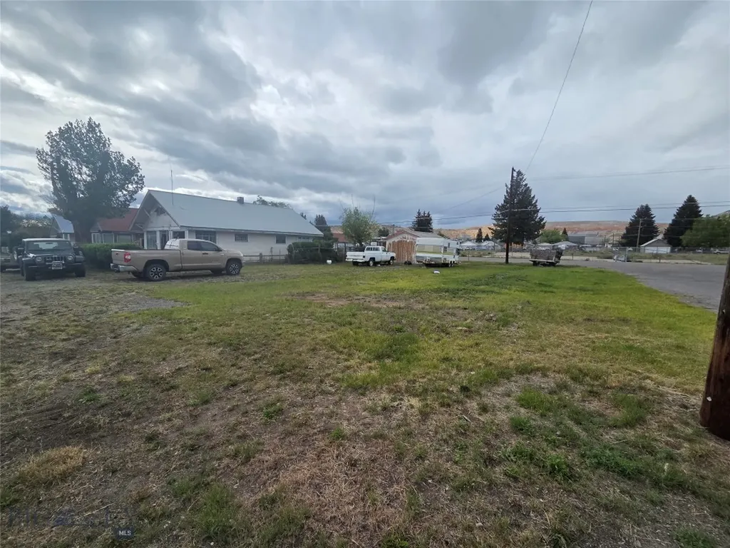 2421 Locust Street Butte MT 59701
