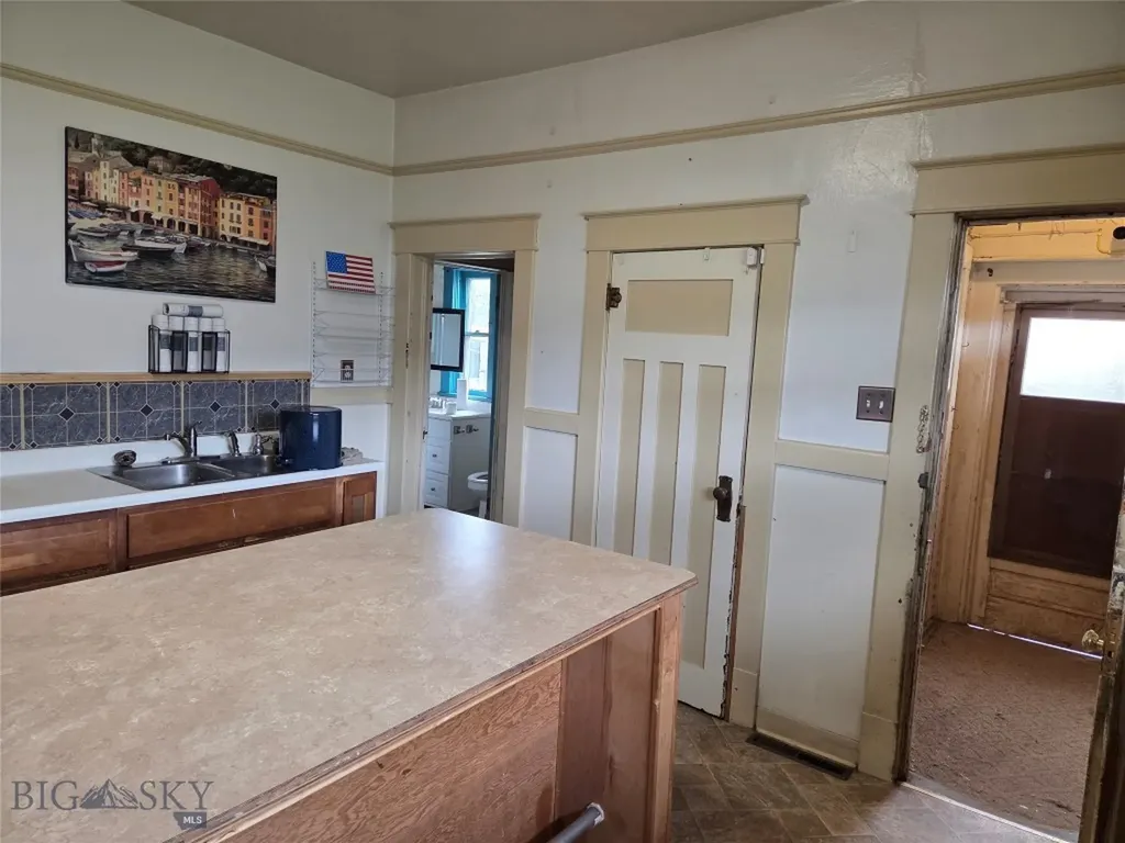 2421 Locust Street Butte MT 59701