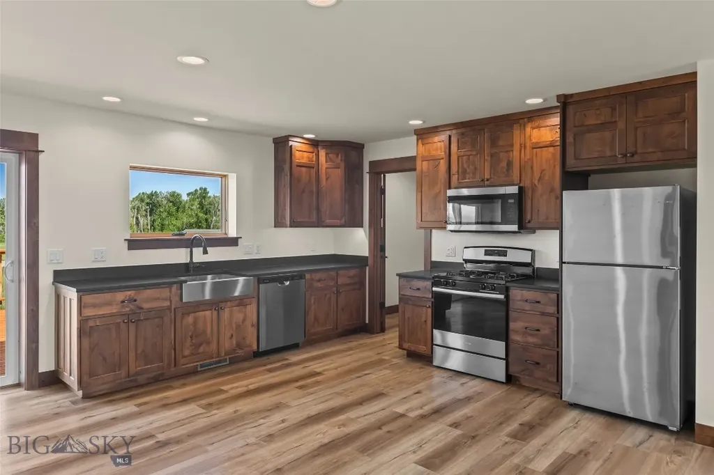 203 2nd Avenue N Clyde Park MT 59018