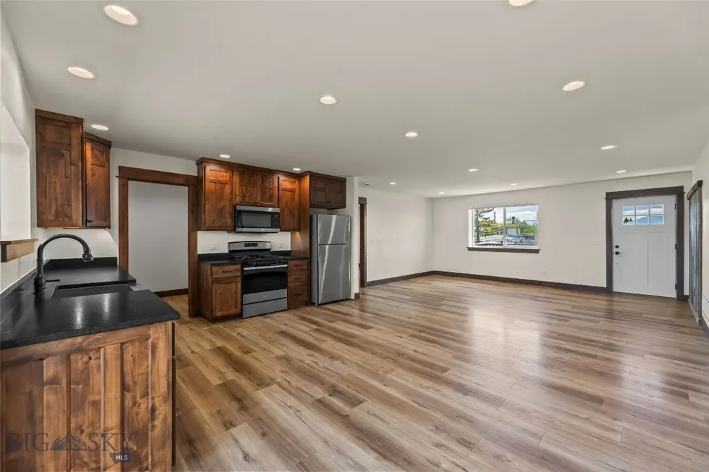 203 2nd Avenue N Clyde Park MT 59018