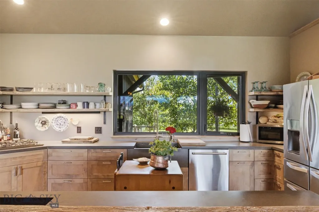 11762 Gooch Hill Road Gallatin Gateway MT 59730