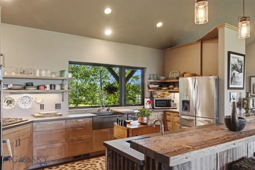 11762 Gooch Hill Road Gallatin Gateway MT 59730