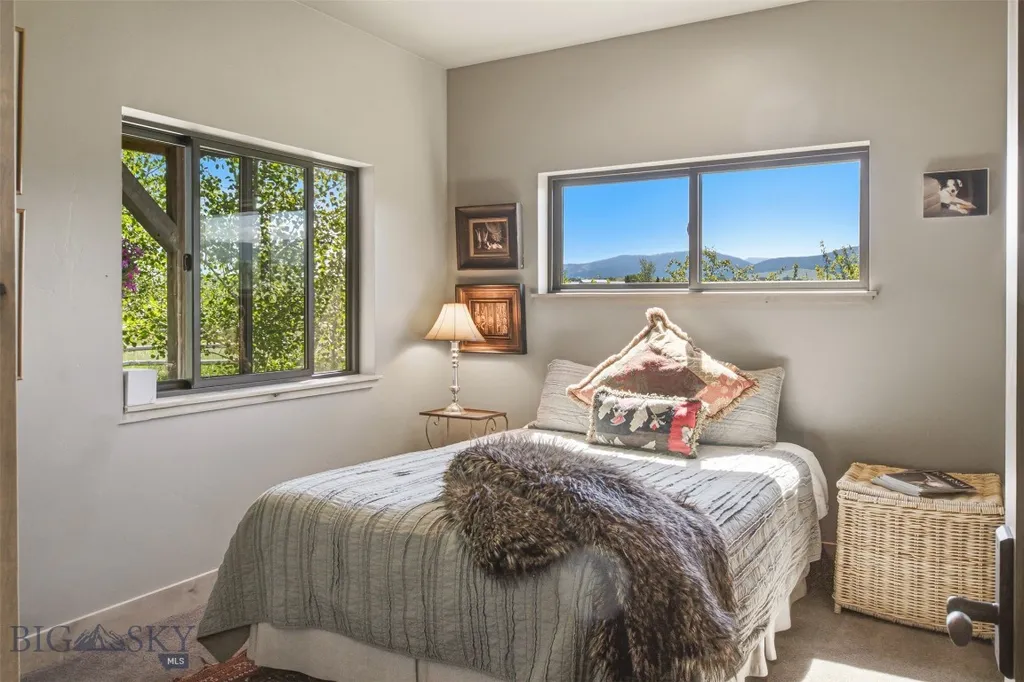 11762 Gooch Hill Road Gallatin Gateway MT 59730