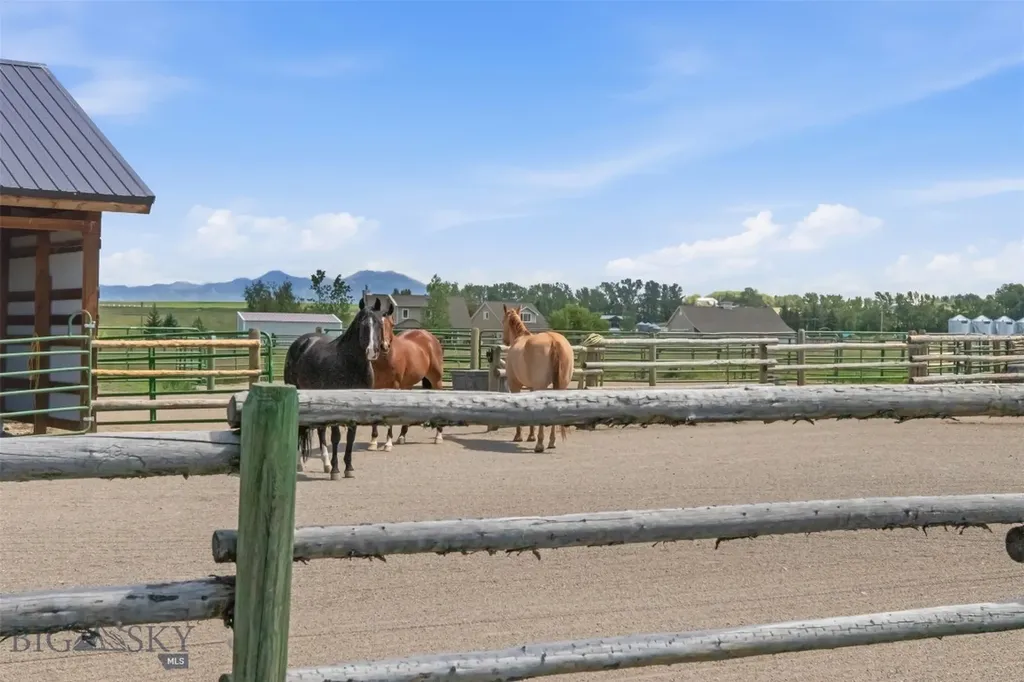 11762 Gooch Hill Road Gallatin Gateway MT 59730