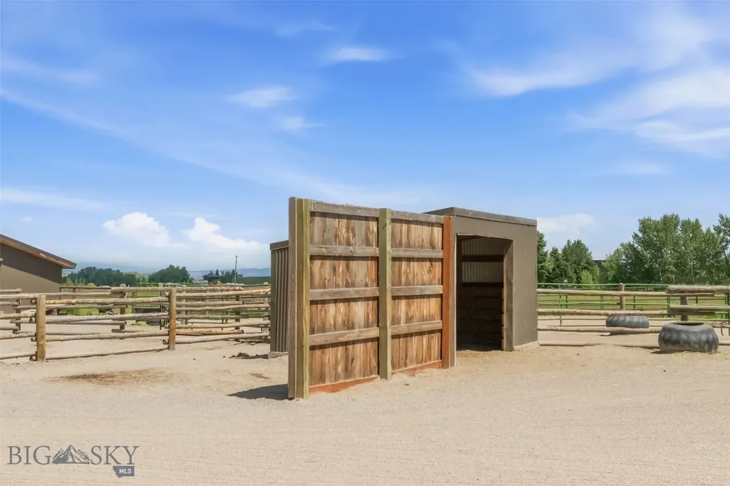 11762 Gooch Hill Road Gallatin Gateway MT 59730