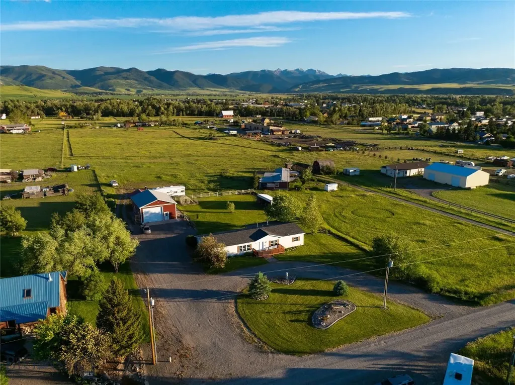 118 Wheeler Mountain Way Gallatin Gateway MT 59730