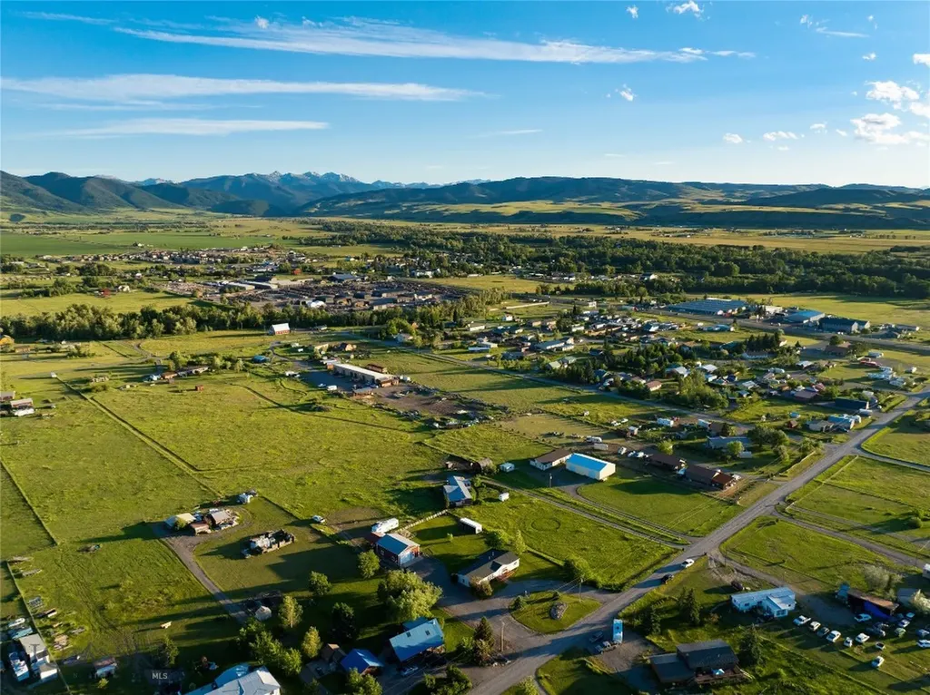 118 Wheeler Mountain Way Gallatin Gateway MT 59730