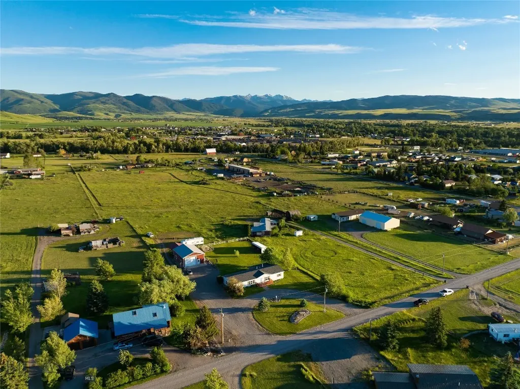 118 Wheeler Mountain Way Gallatin Gateway MT 59730