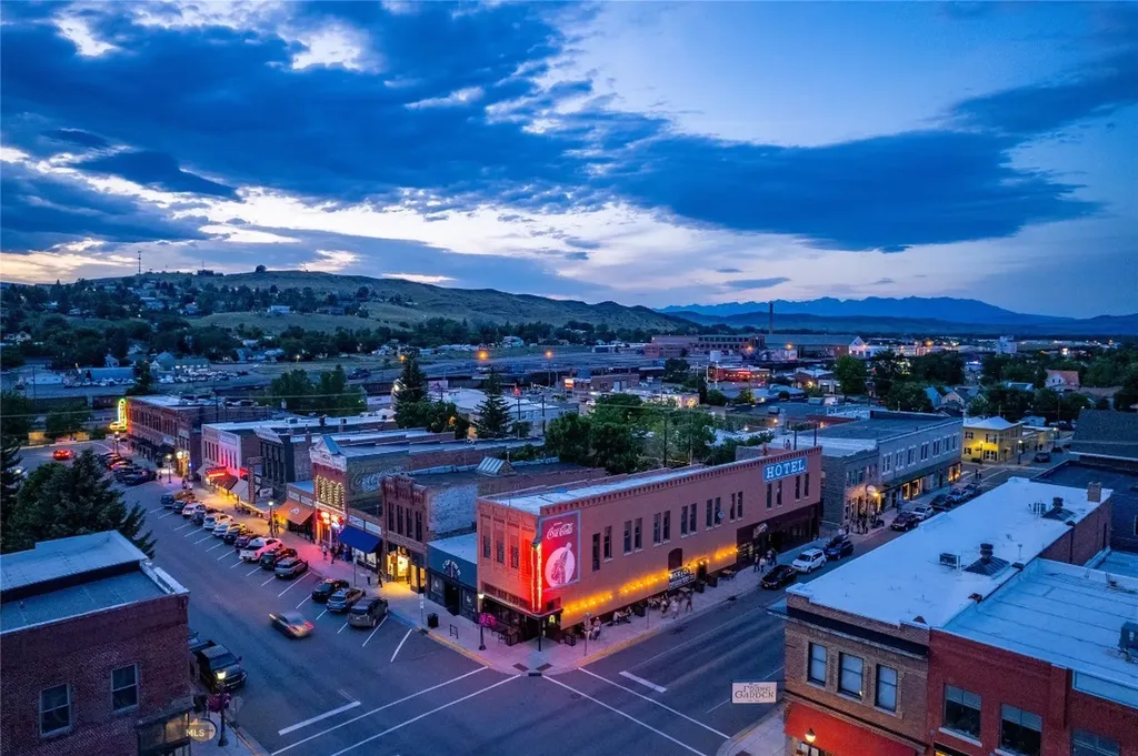 102 N Main Street Livingston MT 59047