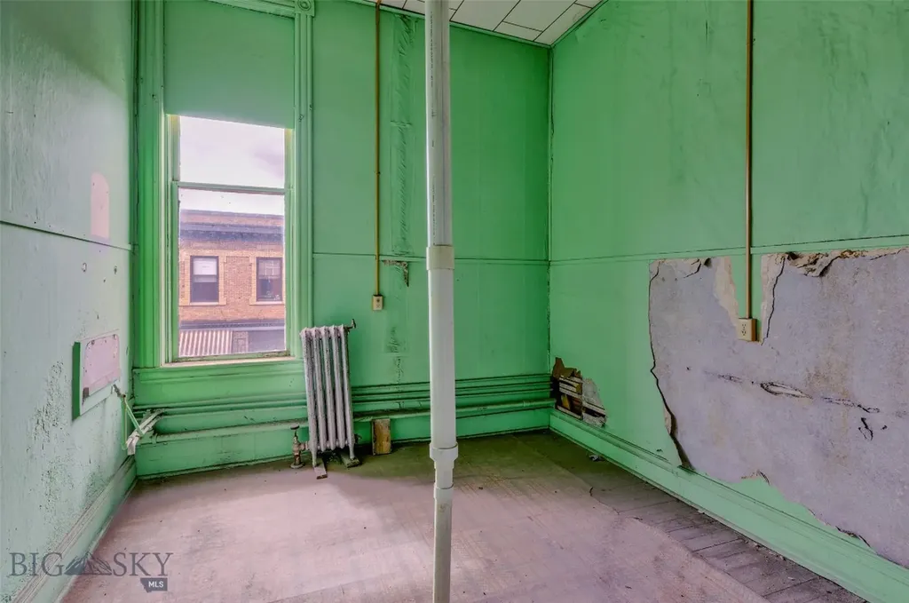 102 N Main Street Livingston MT 59047