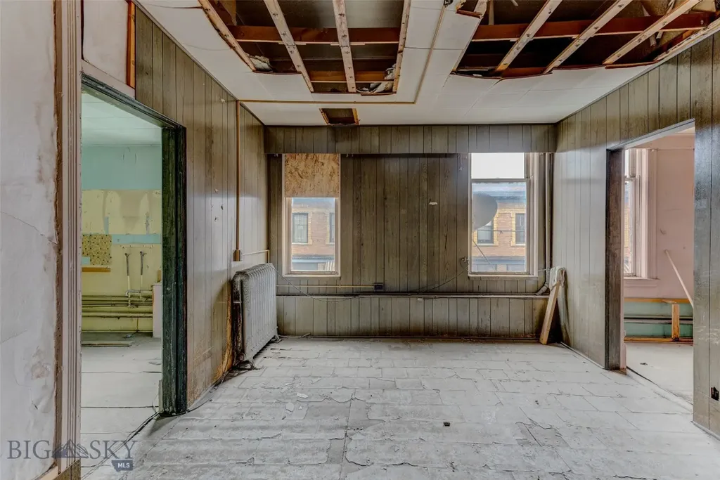 102 N Main Street Livingston MT 59047