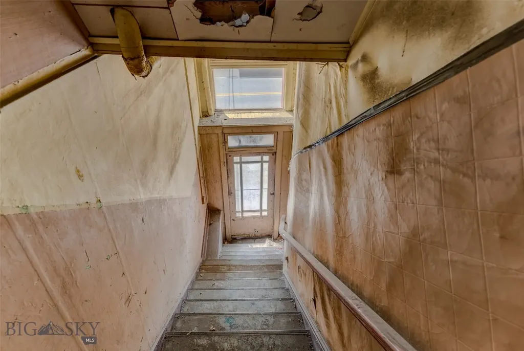 102 N Main Street Livingston MT 59047