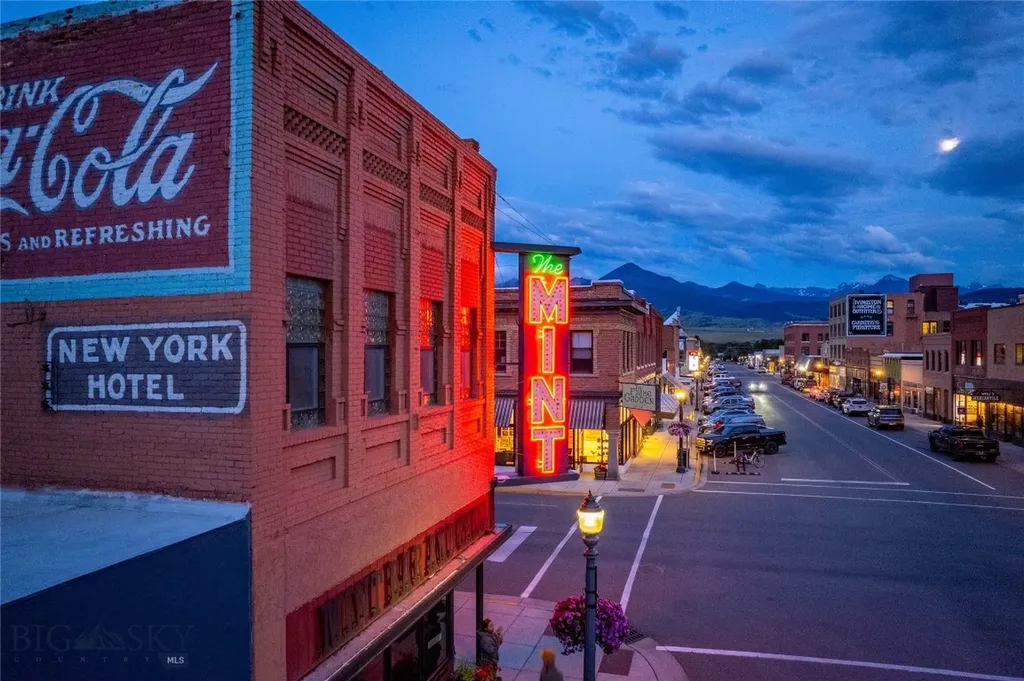 102 N Main Street Livingston MT 59047