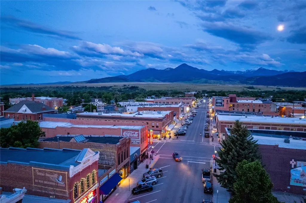 102 N Main Street Livingston MT 59047