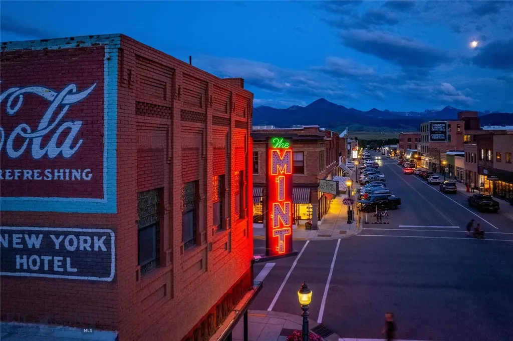 102 N Main Street Livingston MT 59047