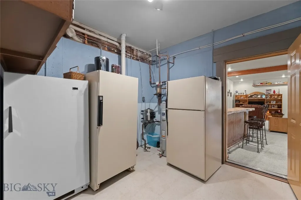 23 Whispering Pines Way Cardwell MT 59721