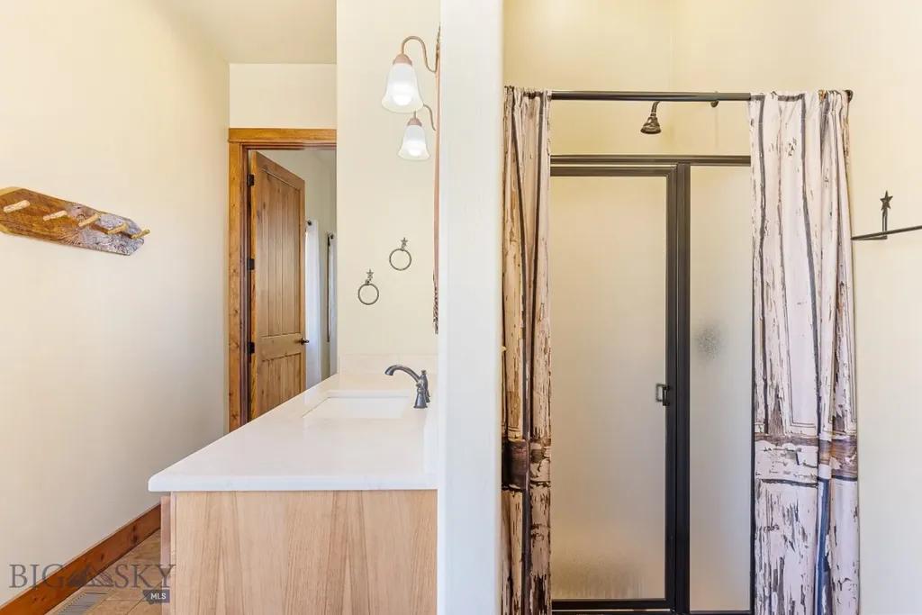 11 Twin Knob Lane Mcallister MT 59740