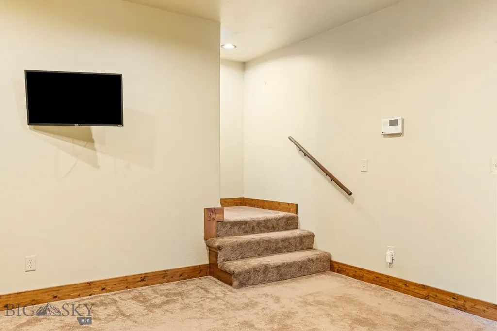 11 Twin Knob Lane Mcallister MT 59740