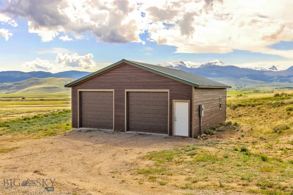 11 Twin Knob Lane Mcallister MT 59740