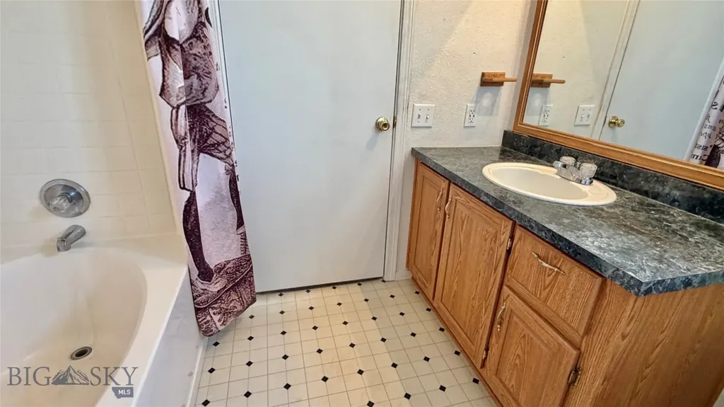 811 Golden West Drive Belgrade MT 59714