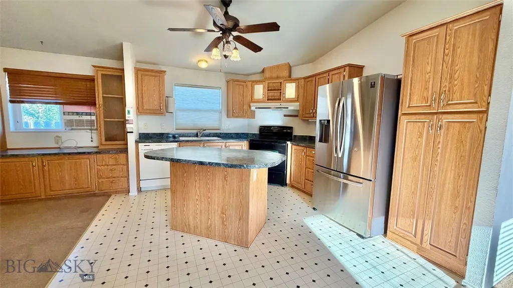 811 Golden West Drive Belgrade MT 59714