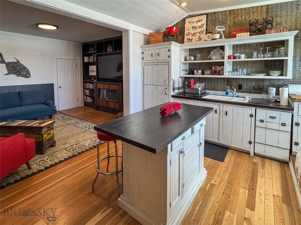 236 Mcleod Big Timber MT 59011