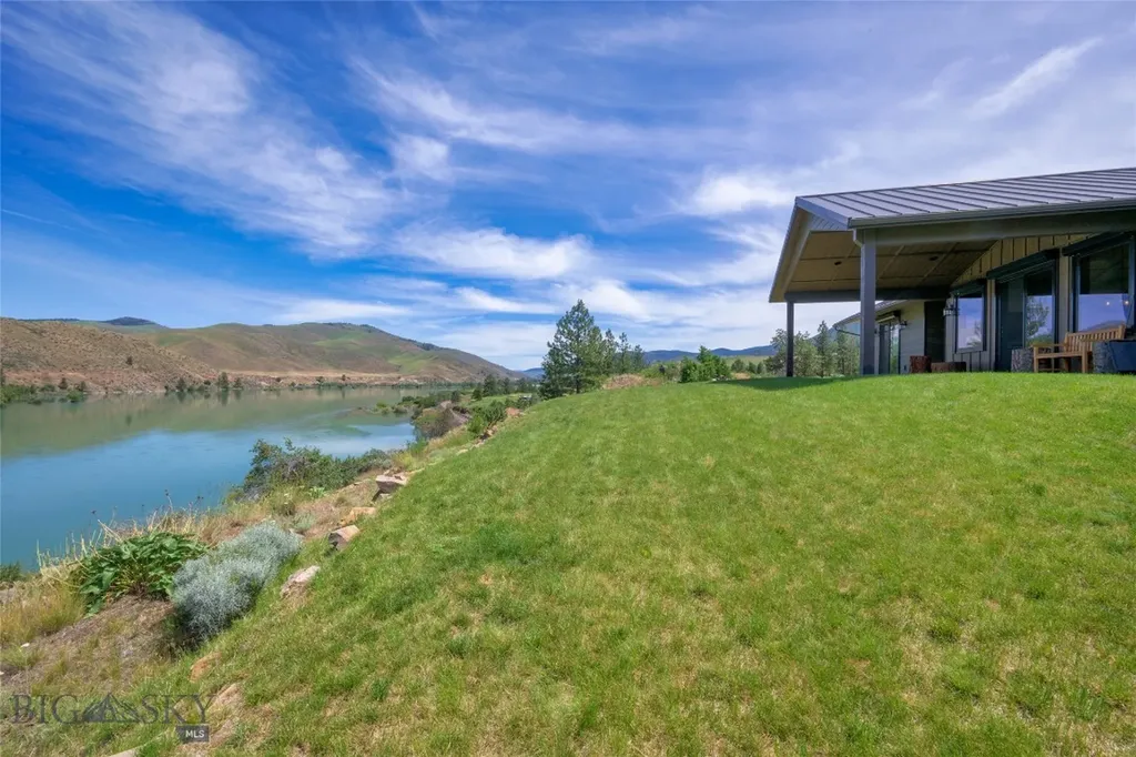 9701 Mt Highway 200 Dixon MT 59831
