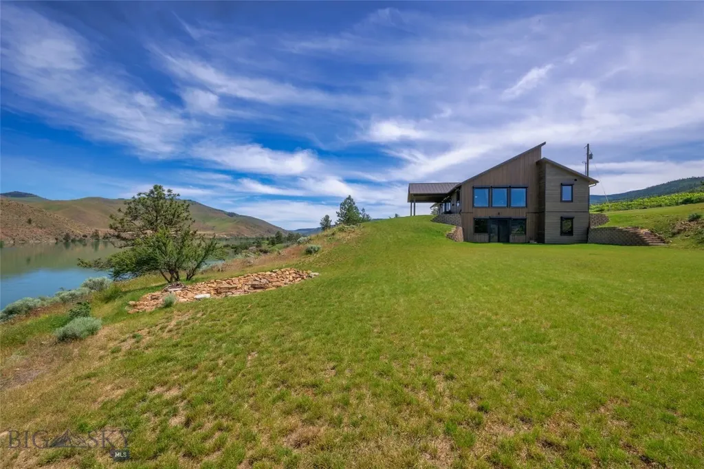 9701 Mt Highway 200 Dixon MT 59831
