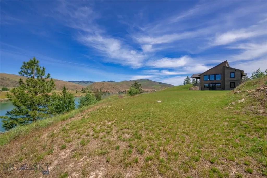 9701 Mt Highway 200 Dixon MT 59831