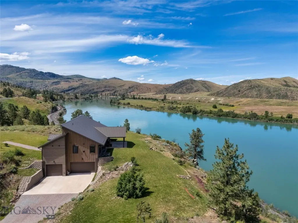 9701 Mt Highway 200 Dixon MT 59831
