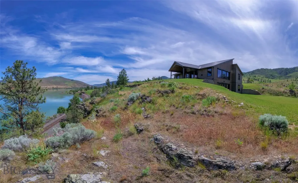 9701 Mt Highway 200 Dixon MT 59831