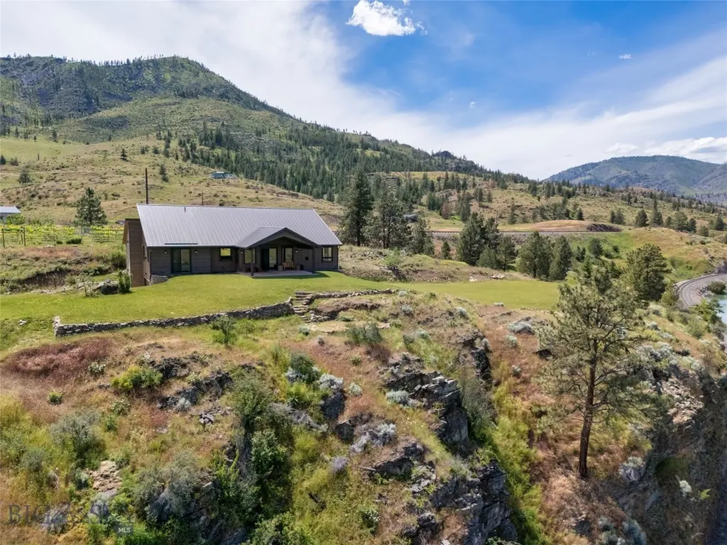 9701 Mt Highway 200 Dixon MT 59831