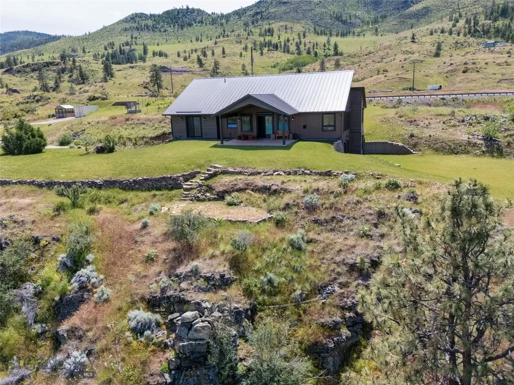 9701 Mt Highway 200 Dixon MT 59831