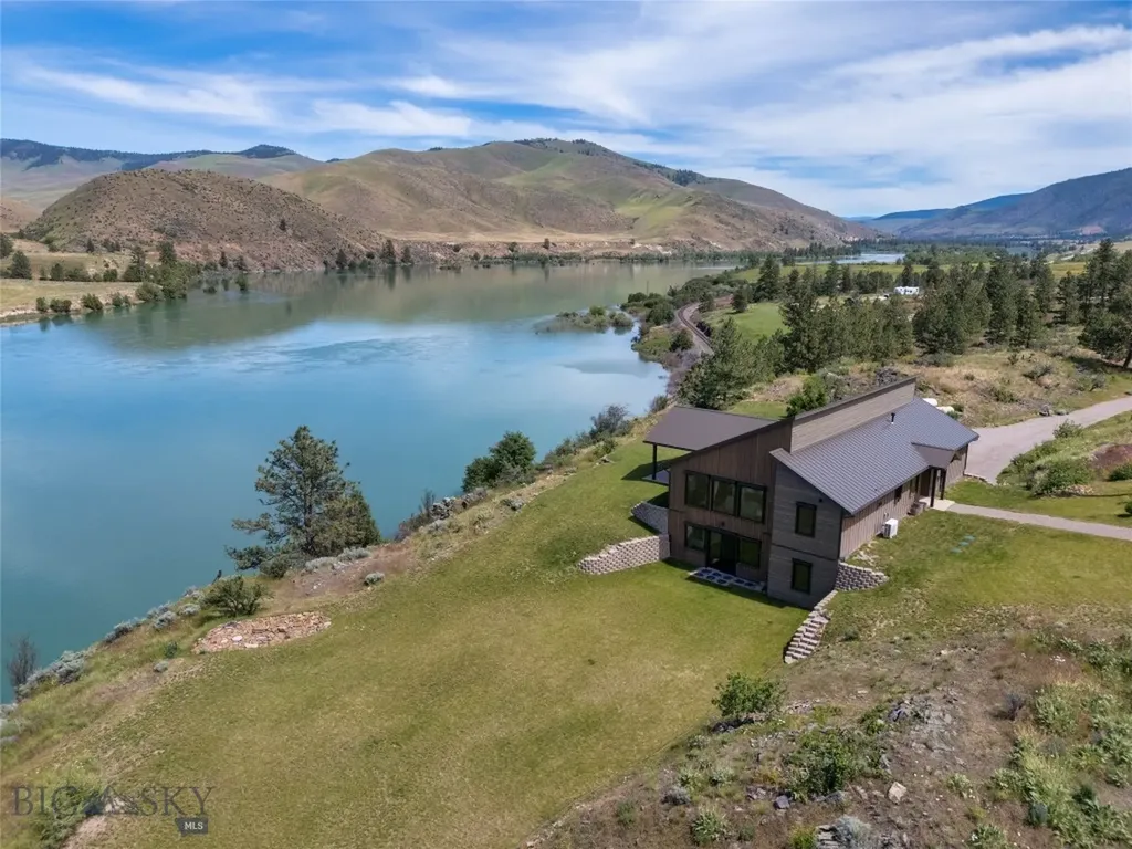 9701 Mt Highway 200 Dixon MT 59831