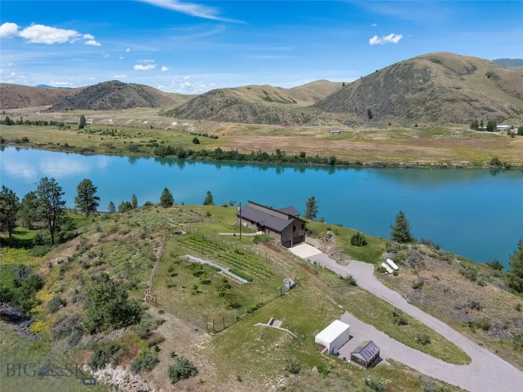 9701 Mt Highway 200 Dixon MT 59831