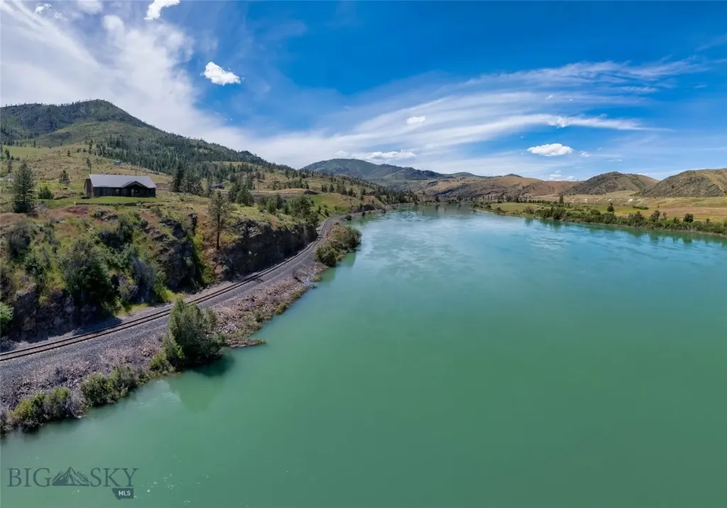 9701 Mt Highway 200 Dixon MT 59831